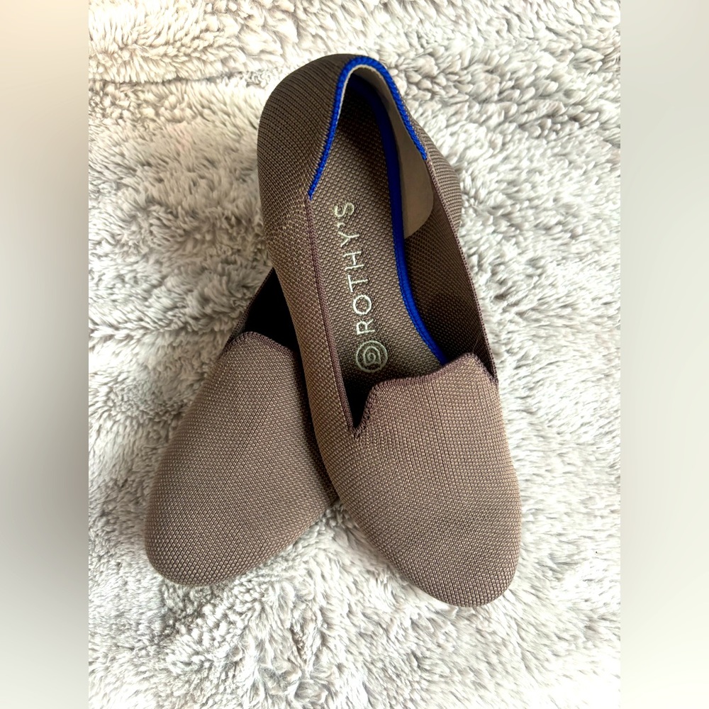 Retired women’s Rothy’s loafer in Mocha